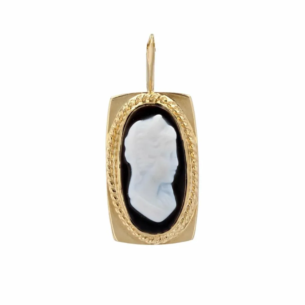Pendentif en or jaune et camée sur onyx