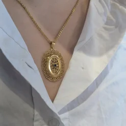 Pendentif en or jaune et pierre bleue