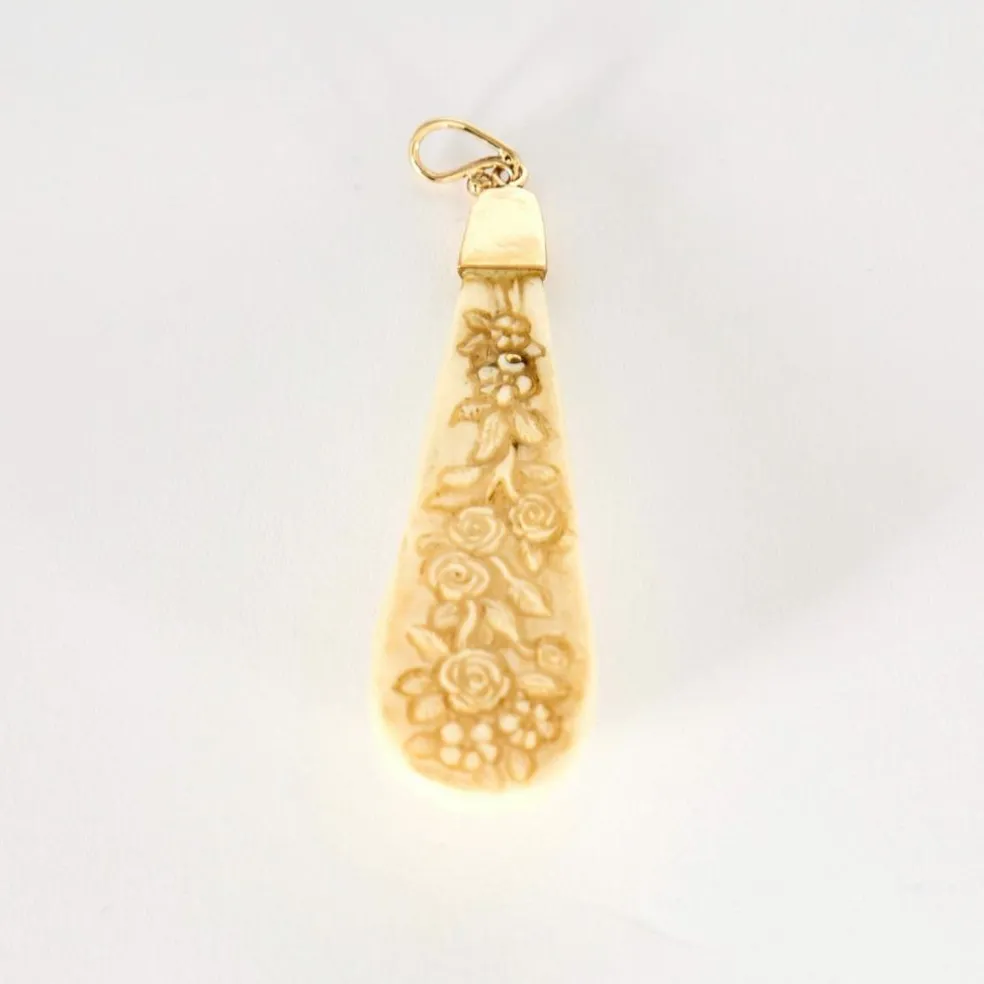 Pendentif en or jaune et os