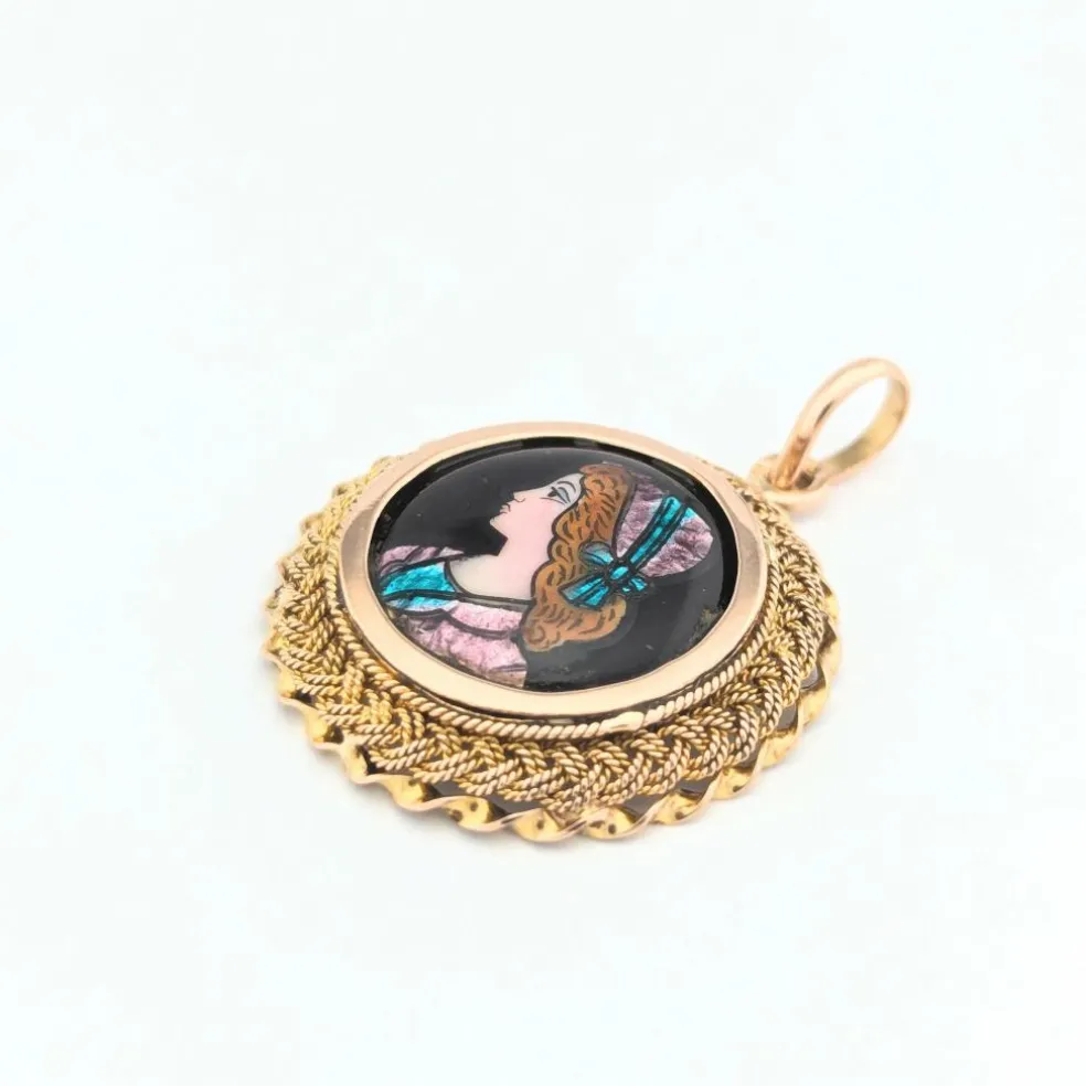 Pendentif en or jaune et émail