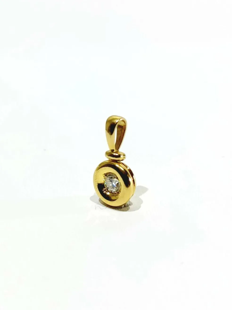 Pendentif en or jaune et diamant