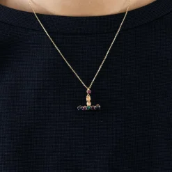 Pendentif en or jaune, saphir, émeraude et spinelle