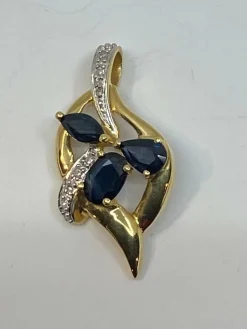 Pendentif en or, saphirs, diamants