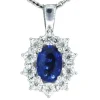 Pendentif entourage en or blanc avec diamants et saphir