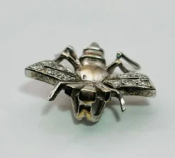 Pendentif et broche design Fly avec diamants