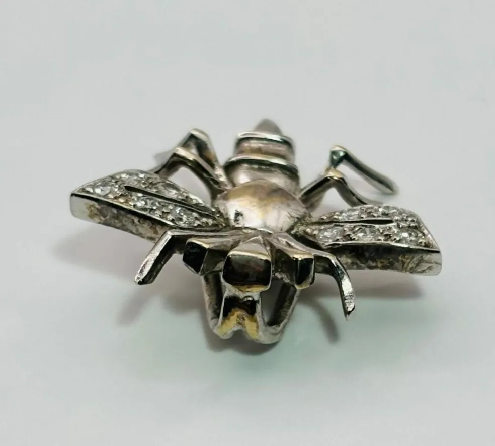 Pendentif et broche design Fly avec diamants