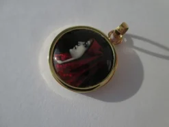 Pendentif Fabiola or émail de Limoges