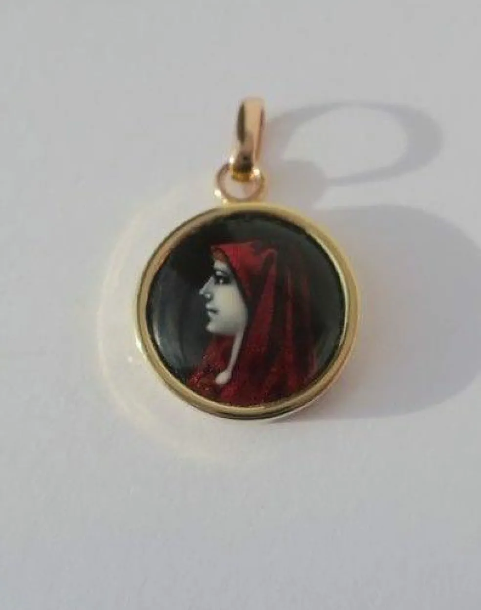 Pendentif Fabiola or émail de Limoges