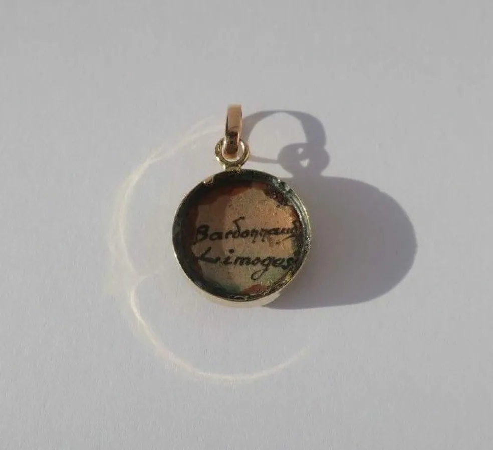 Pendentif Fabiola or émail de Limoges