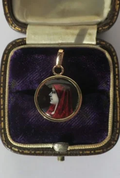 Pendentif Fabiola or émail de Limoges