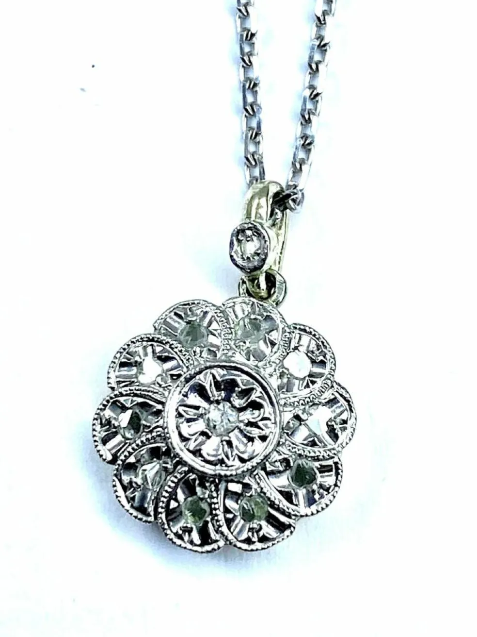 Pendentif fleur en diamants