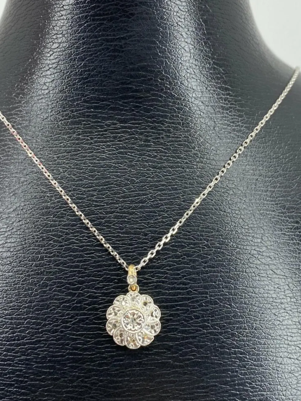 Pendentif fleur en diamants