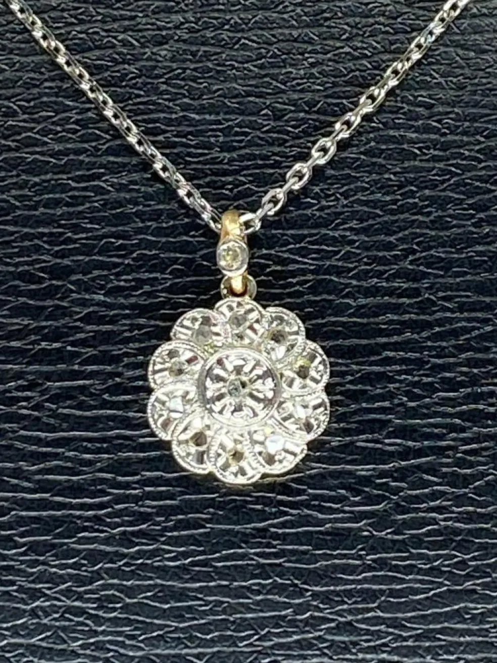 Pendentif fleur en diamants