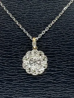 Pendentif fleur en diamants