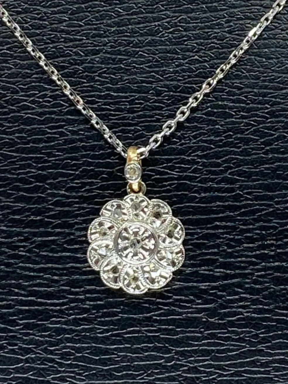 Pendentif fleur en diamants