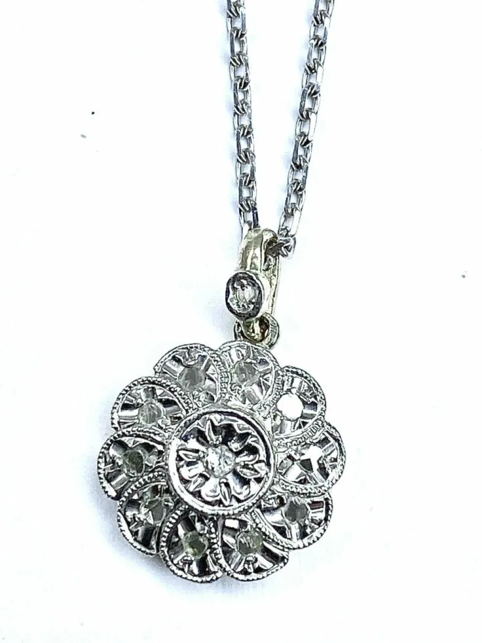 Pendentif fleur en diamants