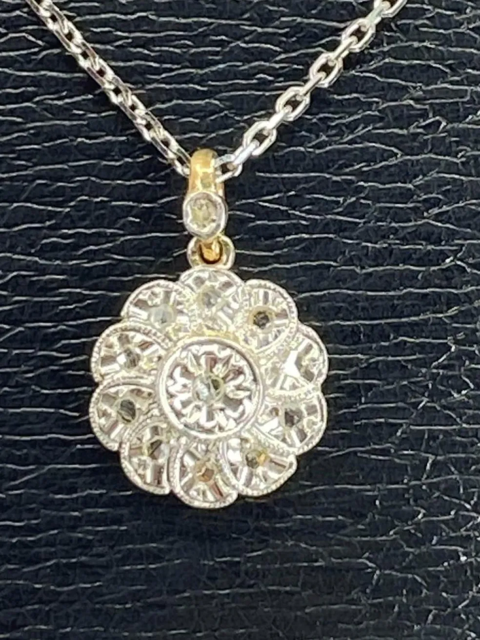 Pendentif fleur en diamants