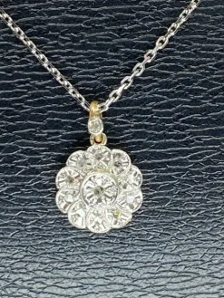 Pendentif fleur en diamants
