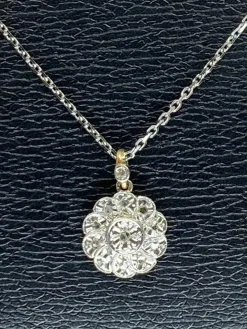 Pendentif fleur en diamants