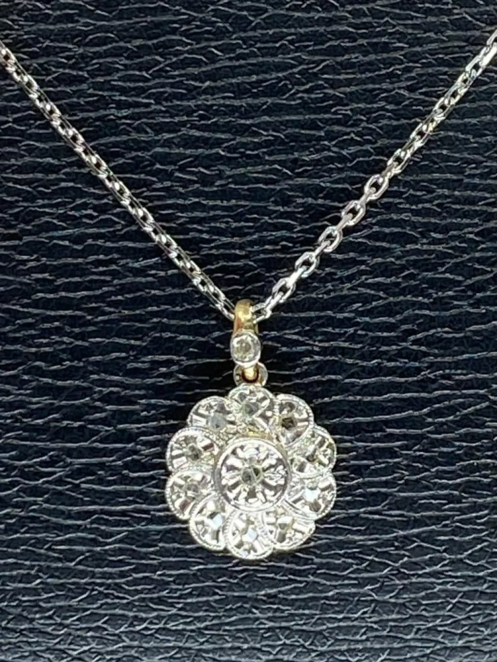 Pendentif fleur en diamants