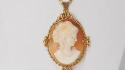 Pendentif Important Or Jaune Et Camée