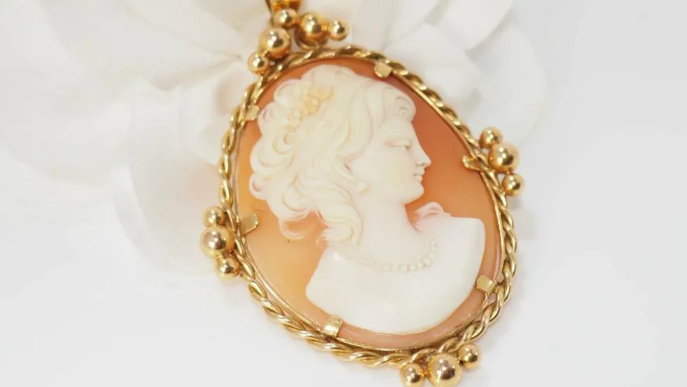 Pendentif Important Or Jaune Et Camée