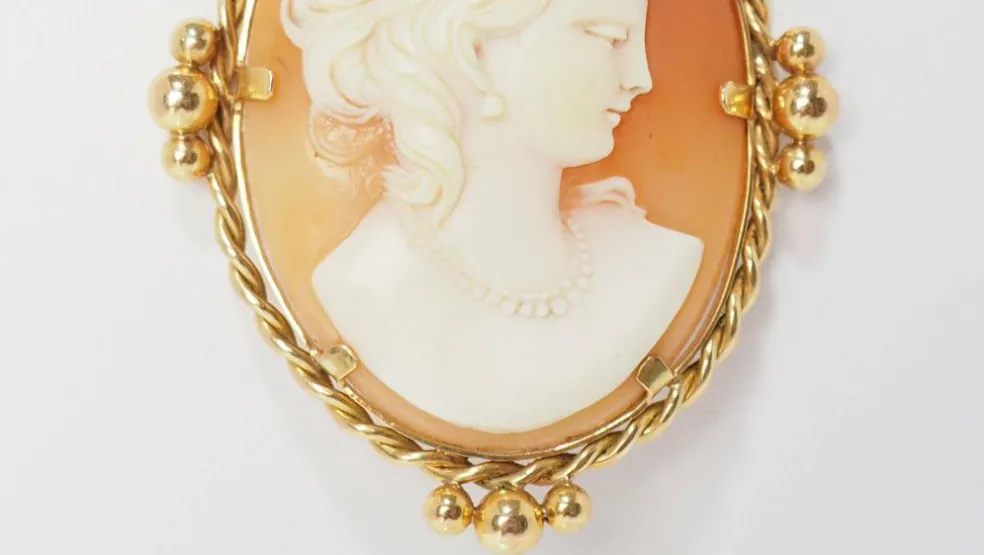 Pendentif Important Or Jaune Et Camée