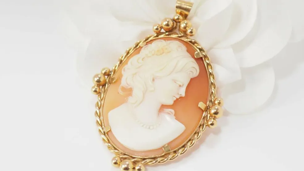 Pendentif Important Or Jaune Et Camée