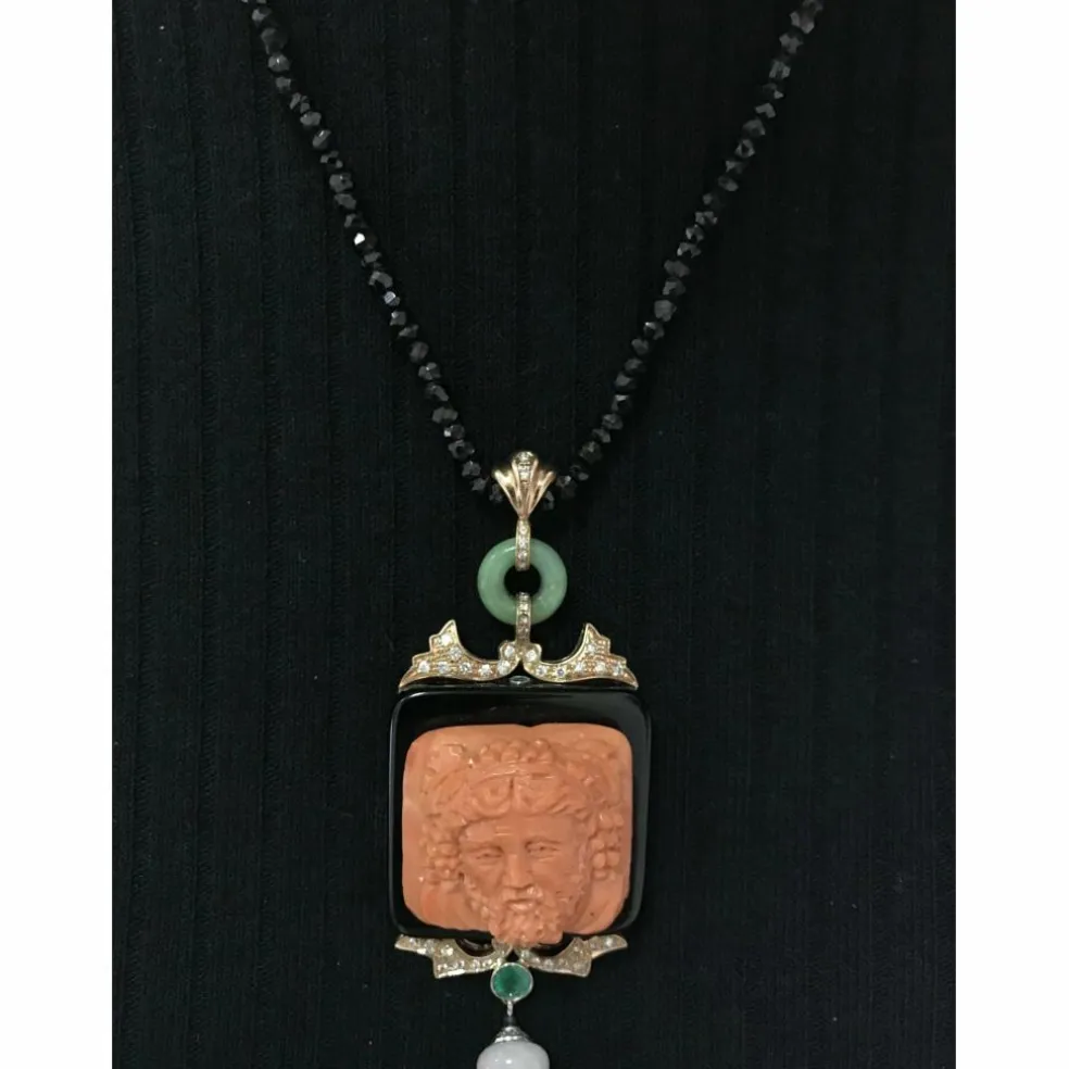 Pendentif Jade Emeraude Diamant Onyx Corail méditerranéen