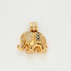 Pendentif éléphant précieux