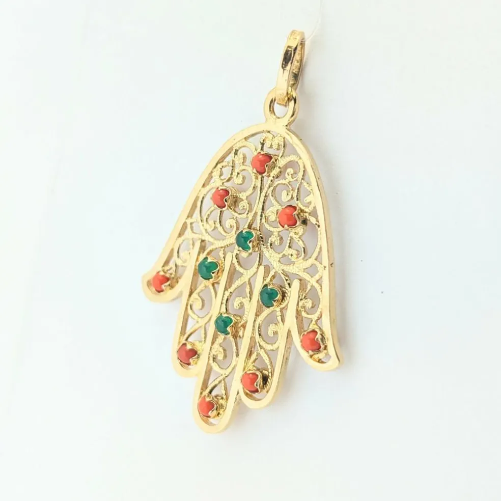 Pendentif main en or jaune corail et calcédoine