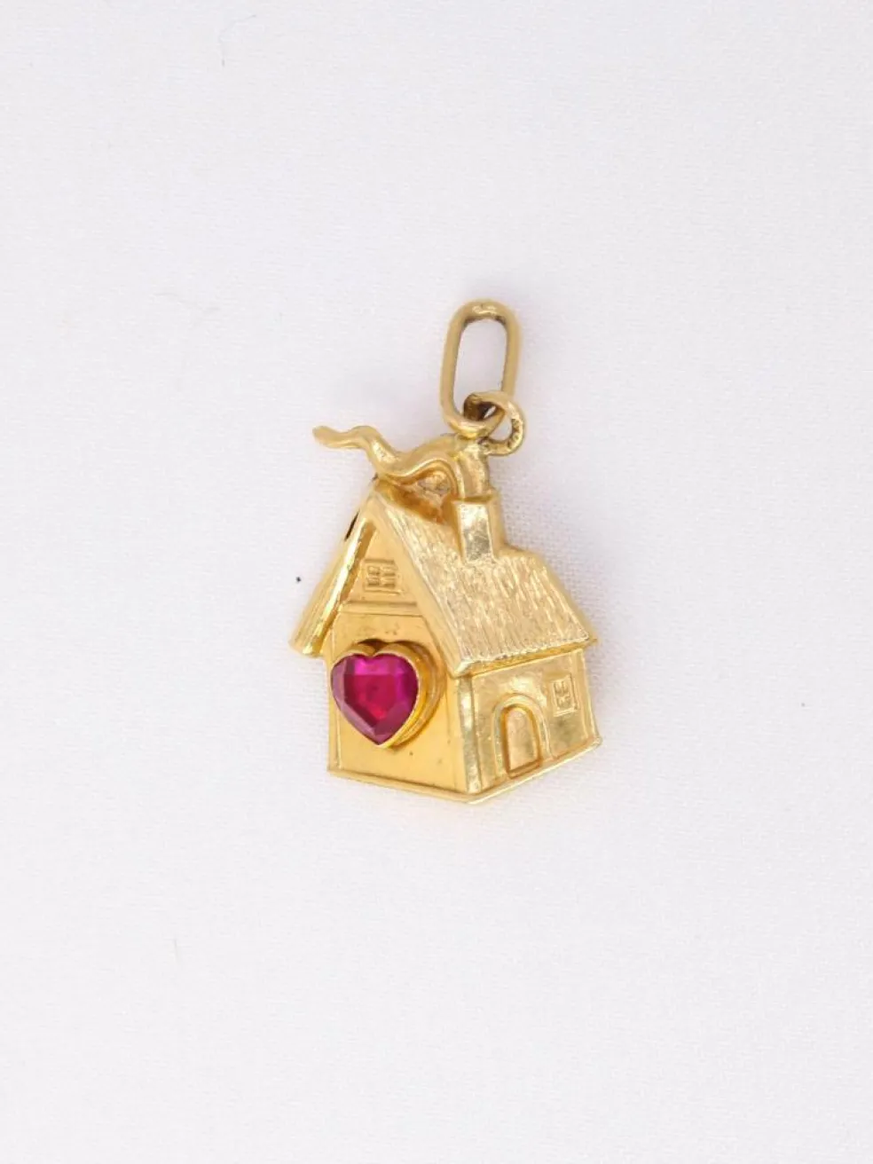 Pendentif maison vintage or jaune rubis