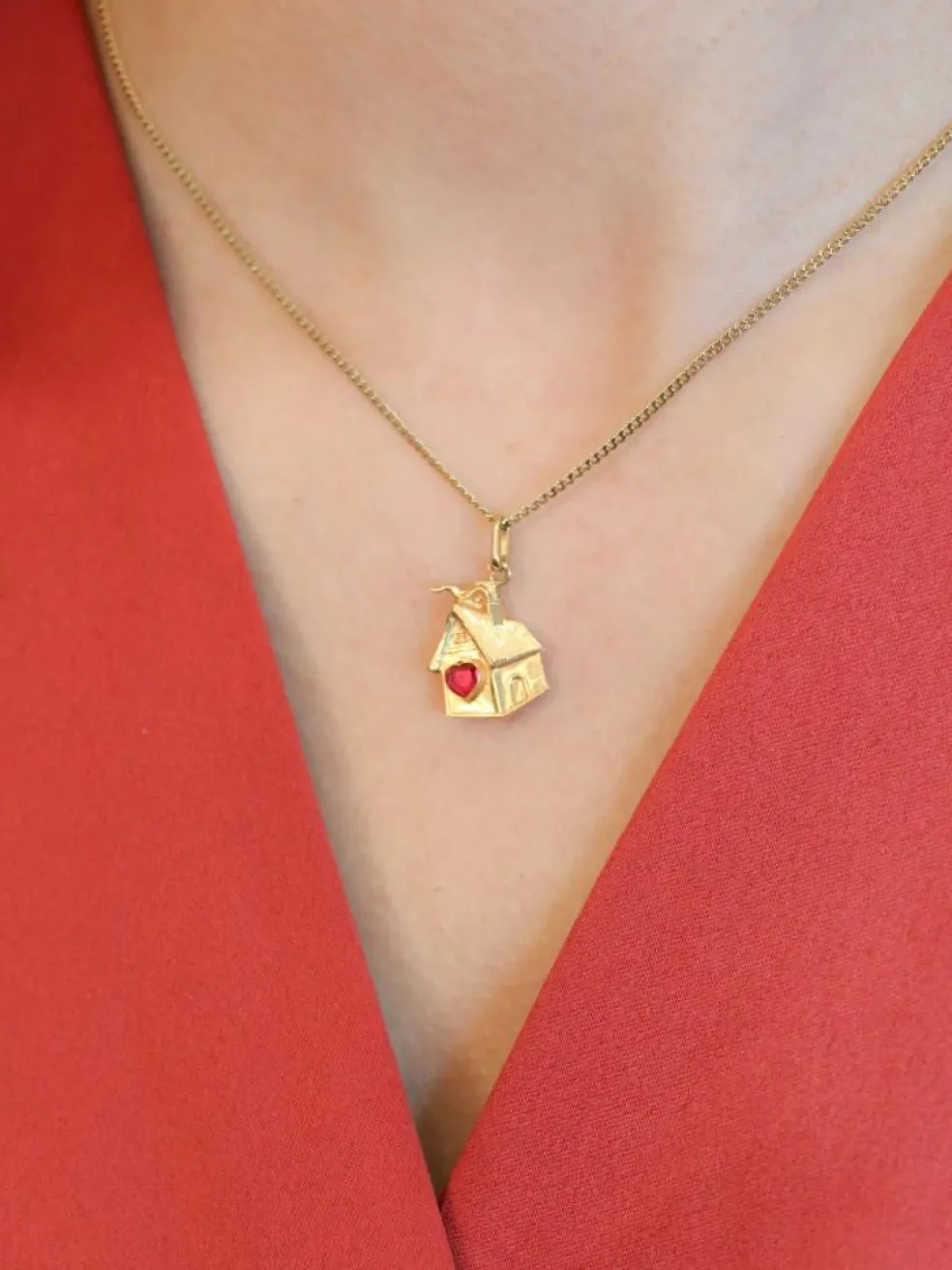 Pendentif maison vintage or jaune rubis