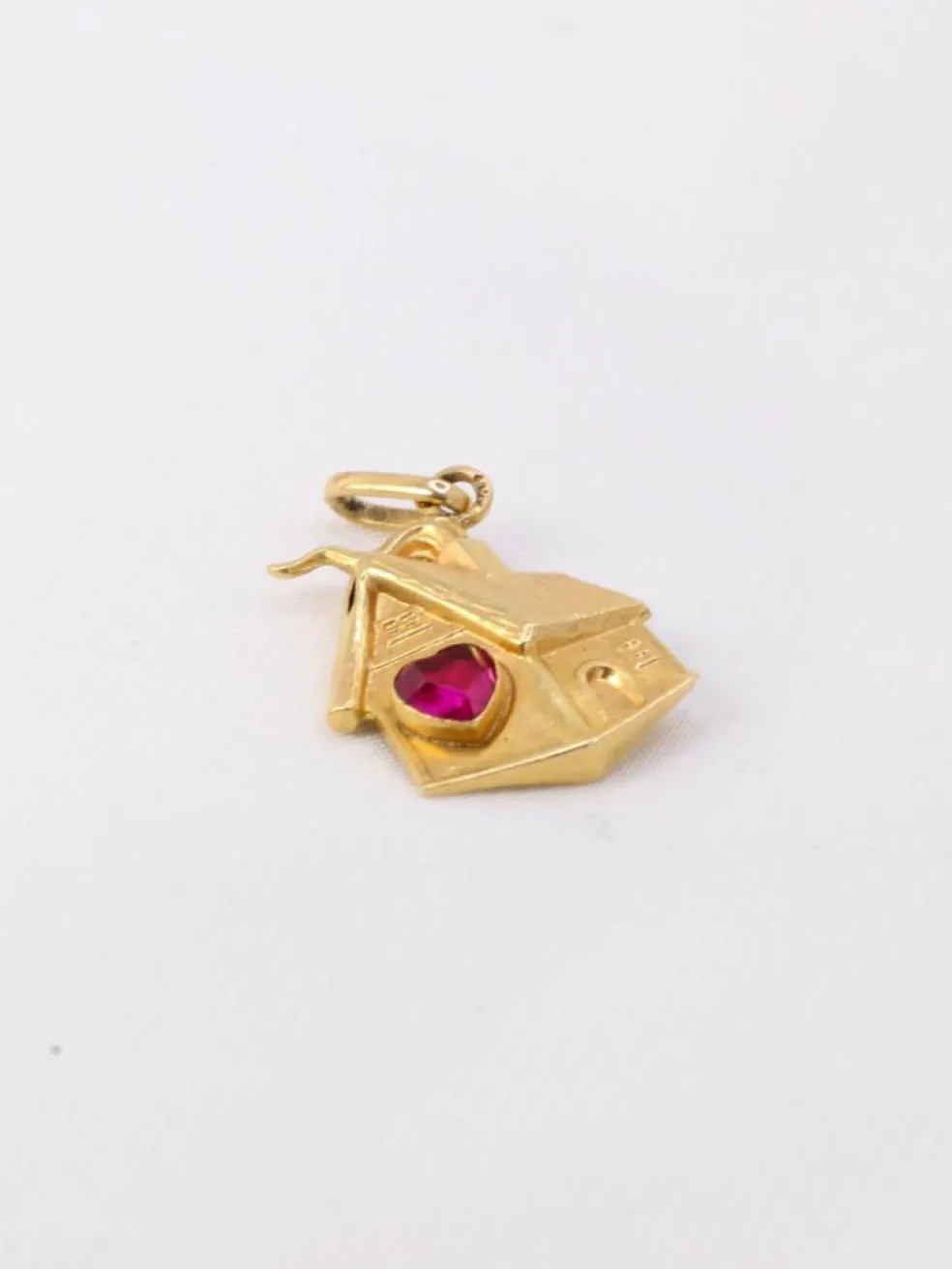 Pendentif maison vintage or jaune rubis