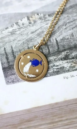 Pendentif médaille astrologique Verseau, or et émail