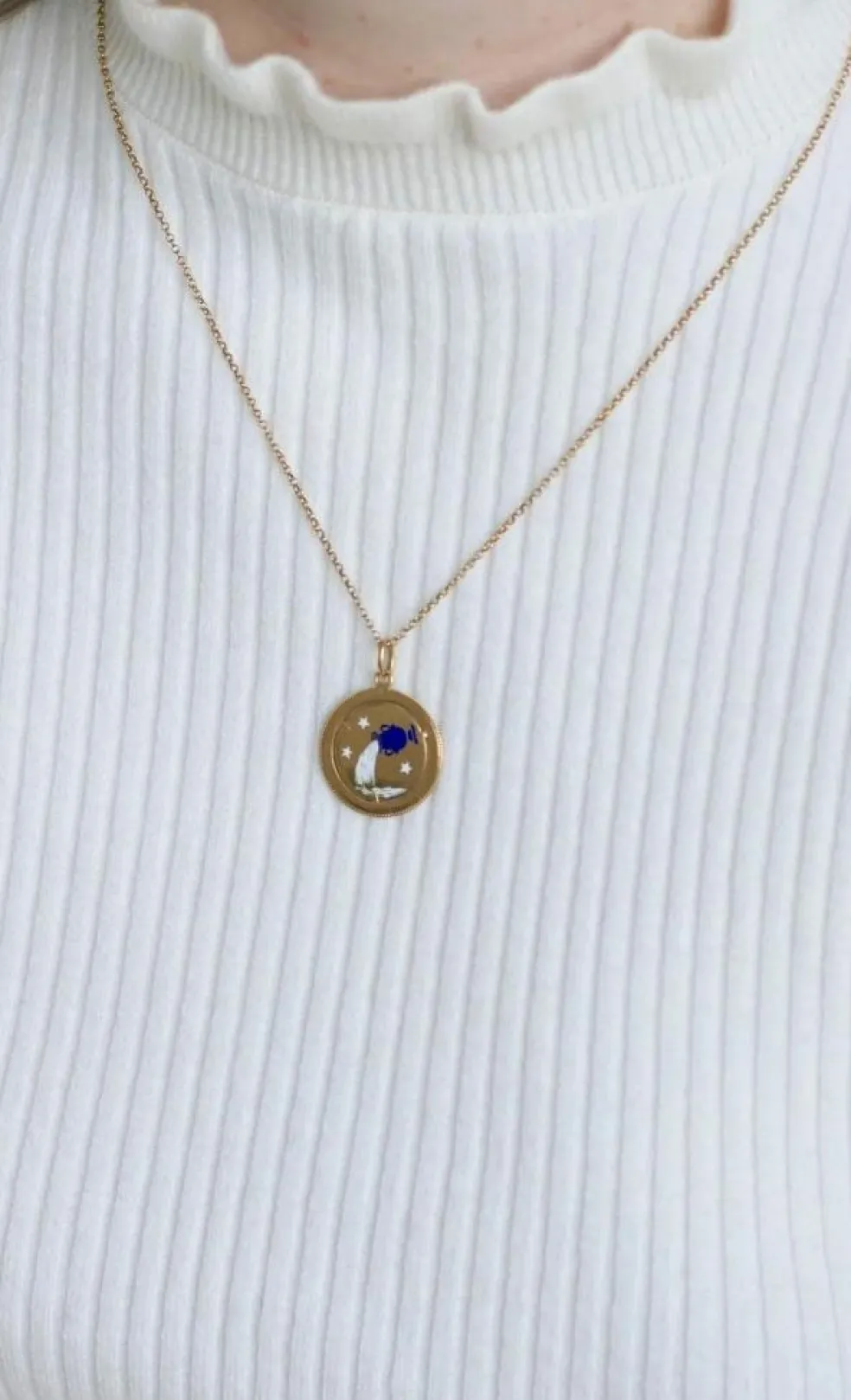 Pendentif médaille astrologique Verseau, or et émail