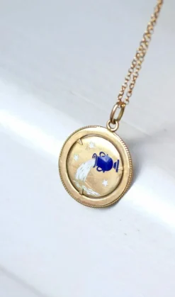 Pendentif médaille astrologique Verseau, or et émail