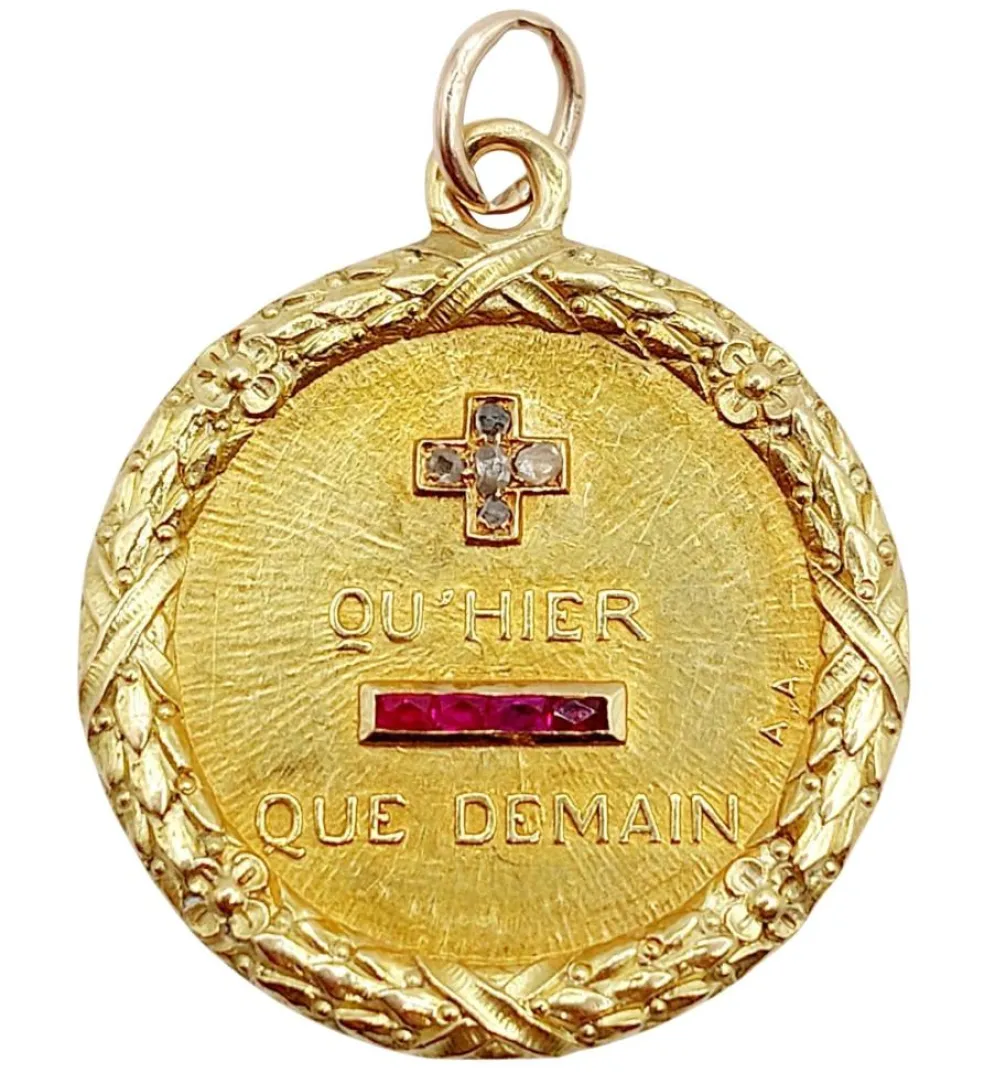 Pendentif médaille d'amour 23mm or jaune diamant et rubis AUGIS (circa 1920)