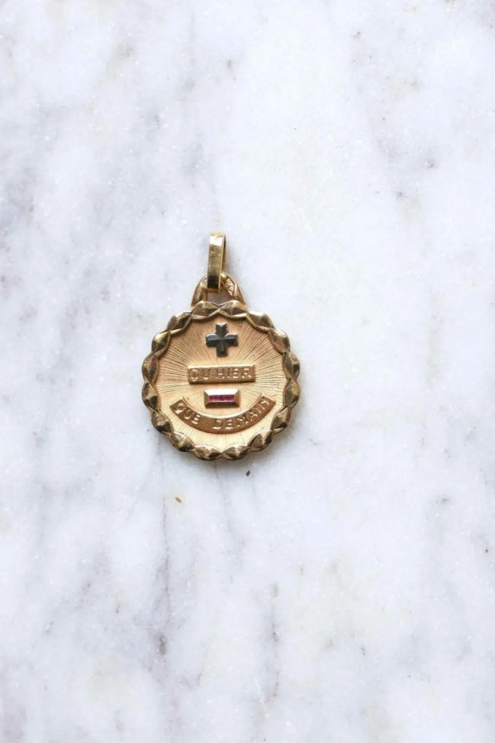 Pendentif médaille d'amour Augis en or jaune