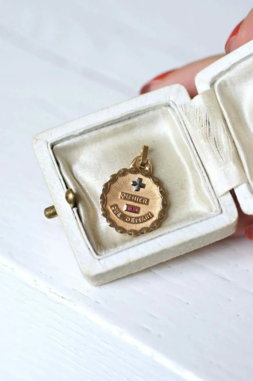 Pendentif médaille d'amour Augis en or jaune