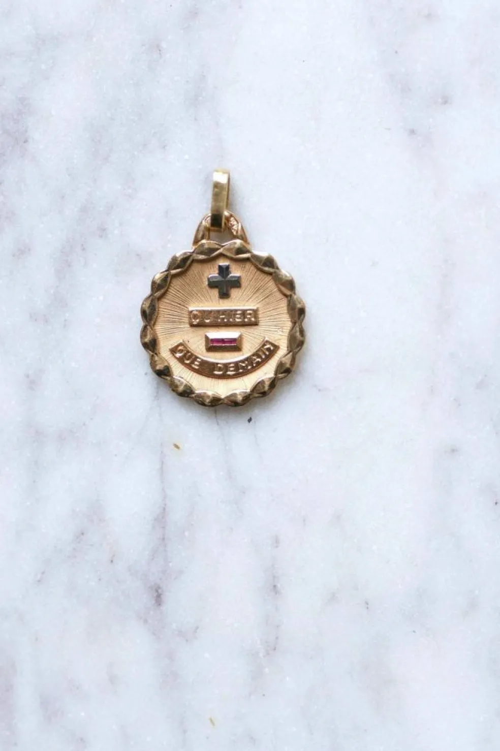 Pendentif médaille d'amour Augis en or jaune
