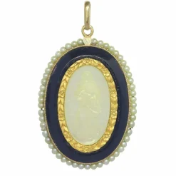 Pendentif Médaille Marie nacre onyx et perles de rocaille