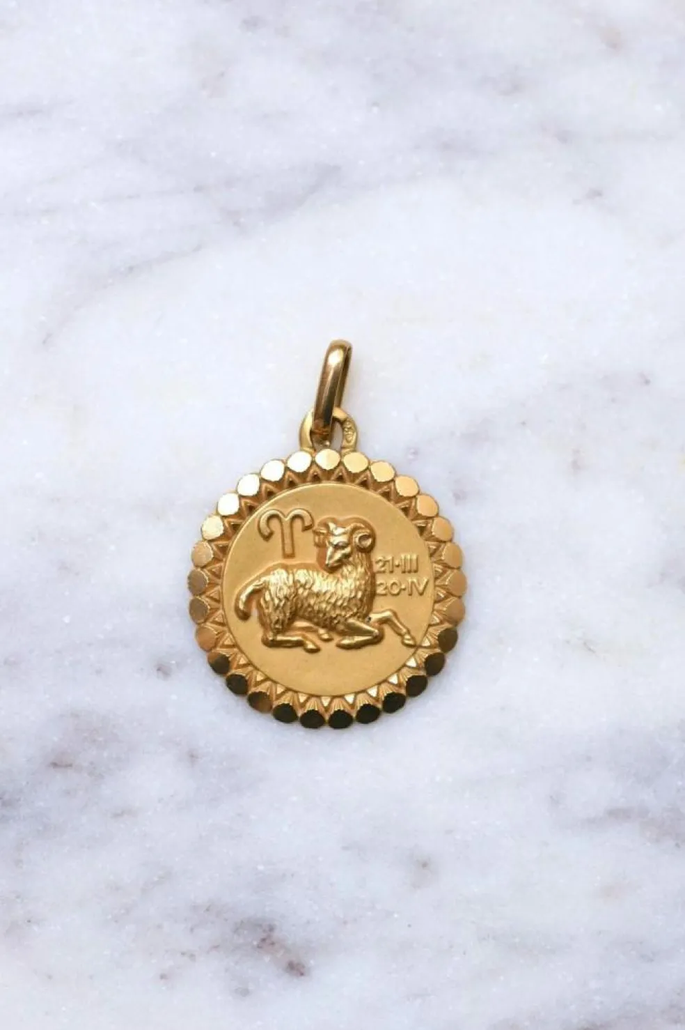 Pendentif médaille or jaune vintage astrologique Bélier