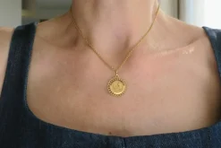 Pendentif médaille or jaune zodiaque Capricorne