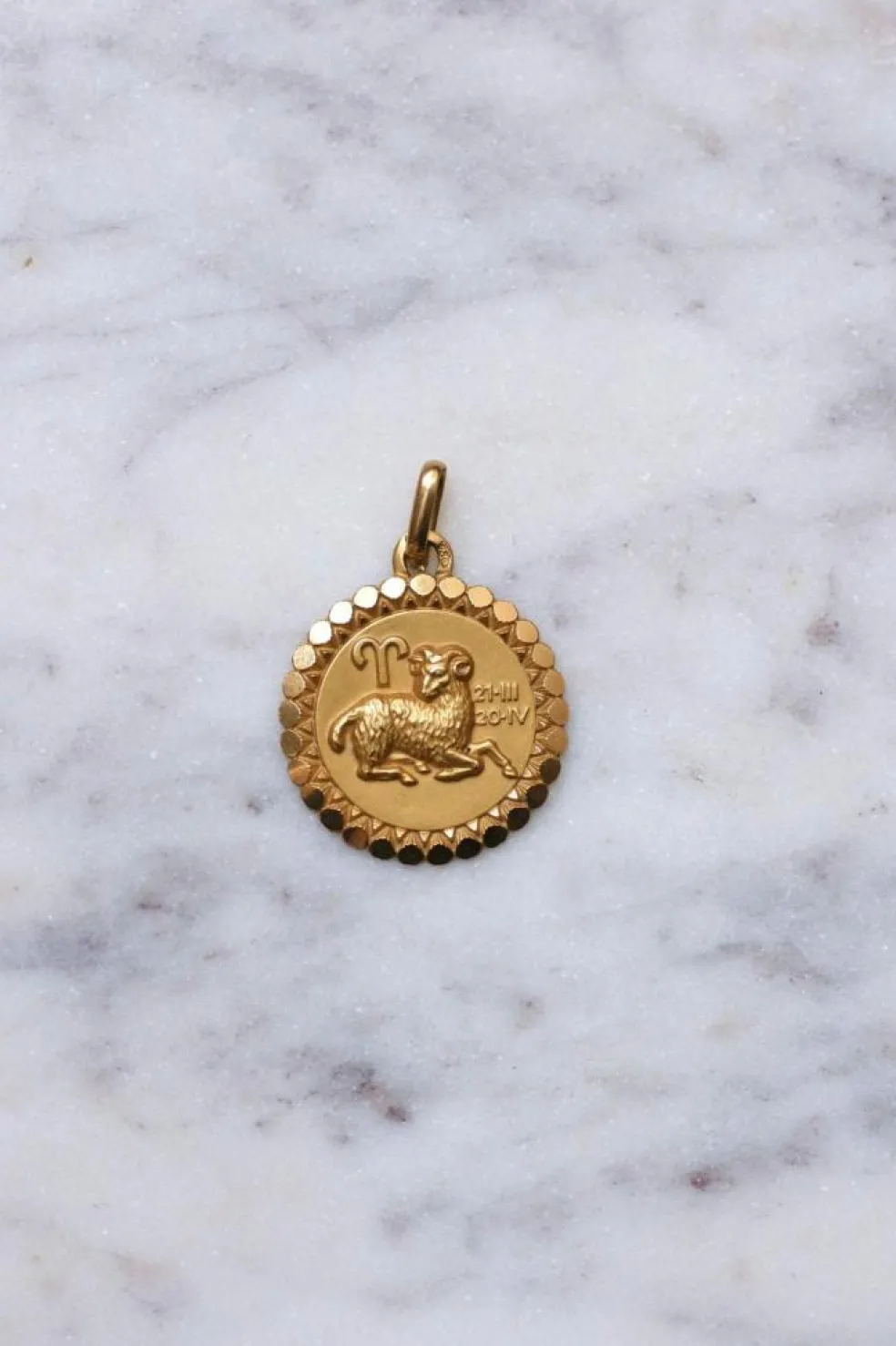 Pendentif médaille or jaune vintage astrologique Bélier