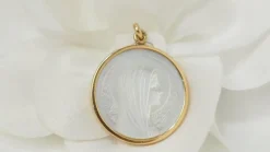 Pendentif Médaille Vierge En Or Jaune Et Nacre
