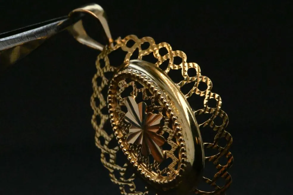 Pendentif Médaillon Antique en Or 18 Carats