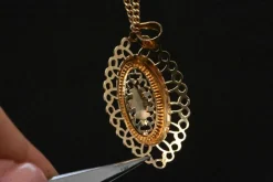 Pendentif Médaillon Antique en Or 18 Carats