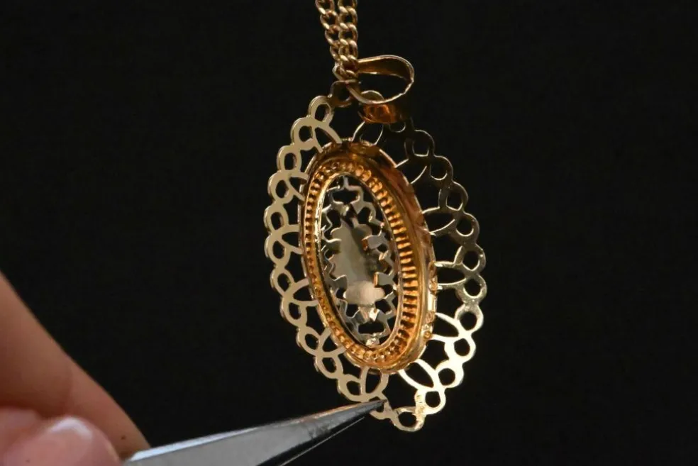 Pendentif Médaillon Antique en Or 18 Carats