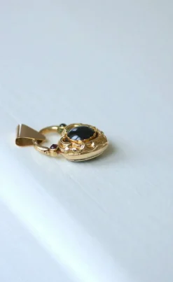 Pendentif médaillon cœur or et grenats
